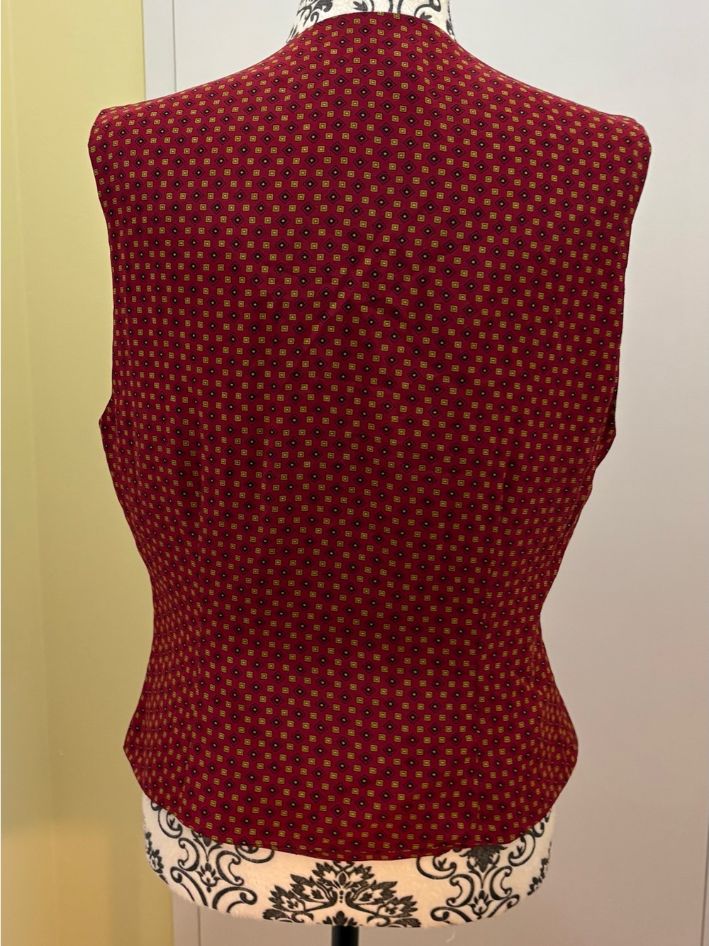 Tailored Red Patterned Women's Vest - Picture 2 of 5